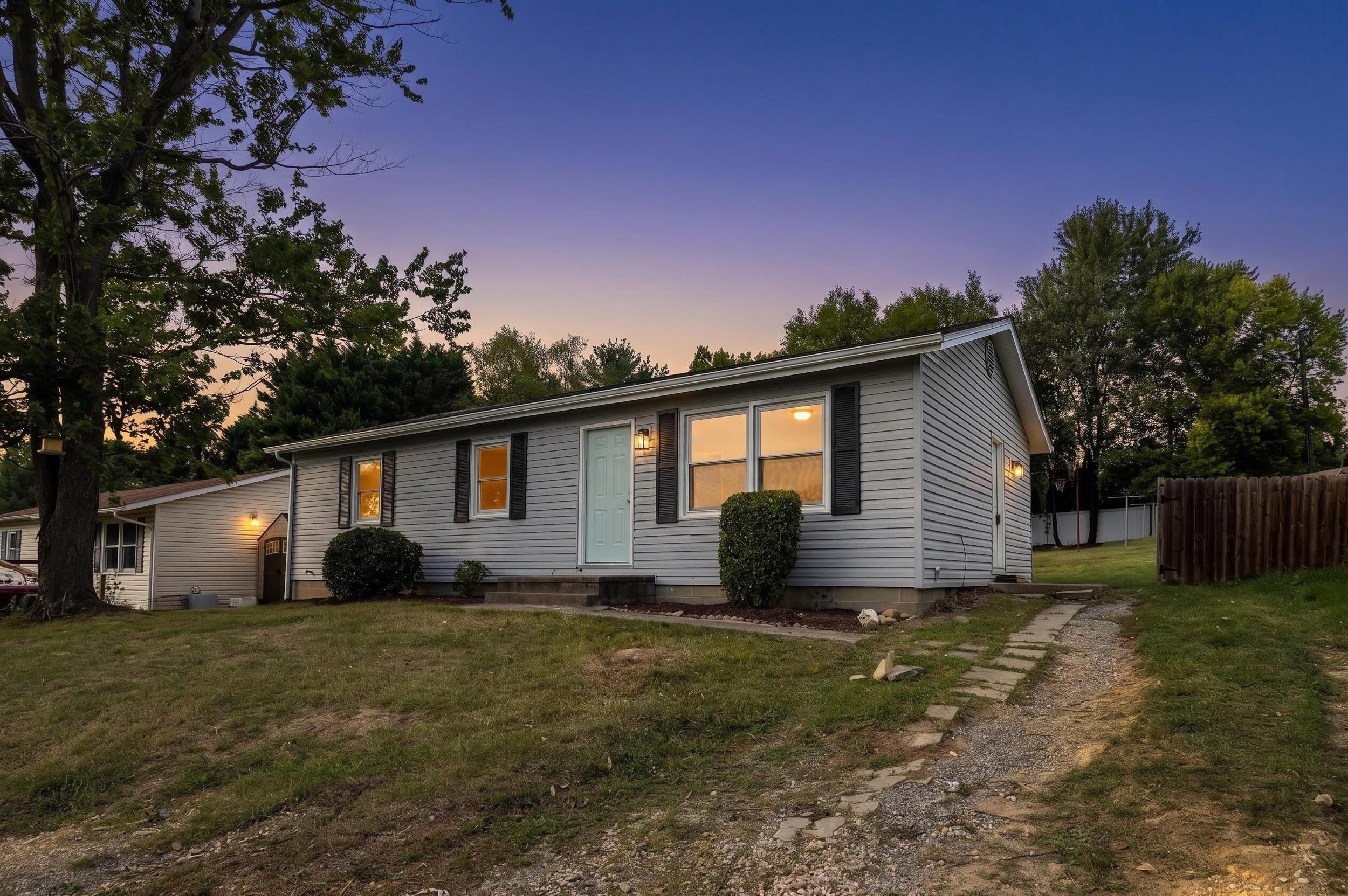 25 WESTGATE RD, VERONA, Virginia 24482, 3 Bedrooms Bedrooms, ,1 BathroomBathrooms,Residential,25 WESTGATE RD,681206 MLS # 681206 25 WESTGATE RD, VERONA, Virginia 24482, 3 Bedrooms Bedrooms, ,1 BathroomBathrooms,Residential,25 WESTGATE RD,681206 MLS # 681206