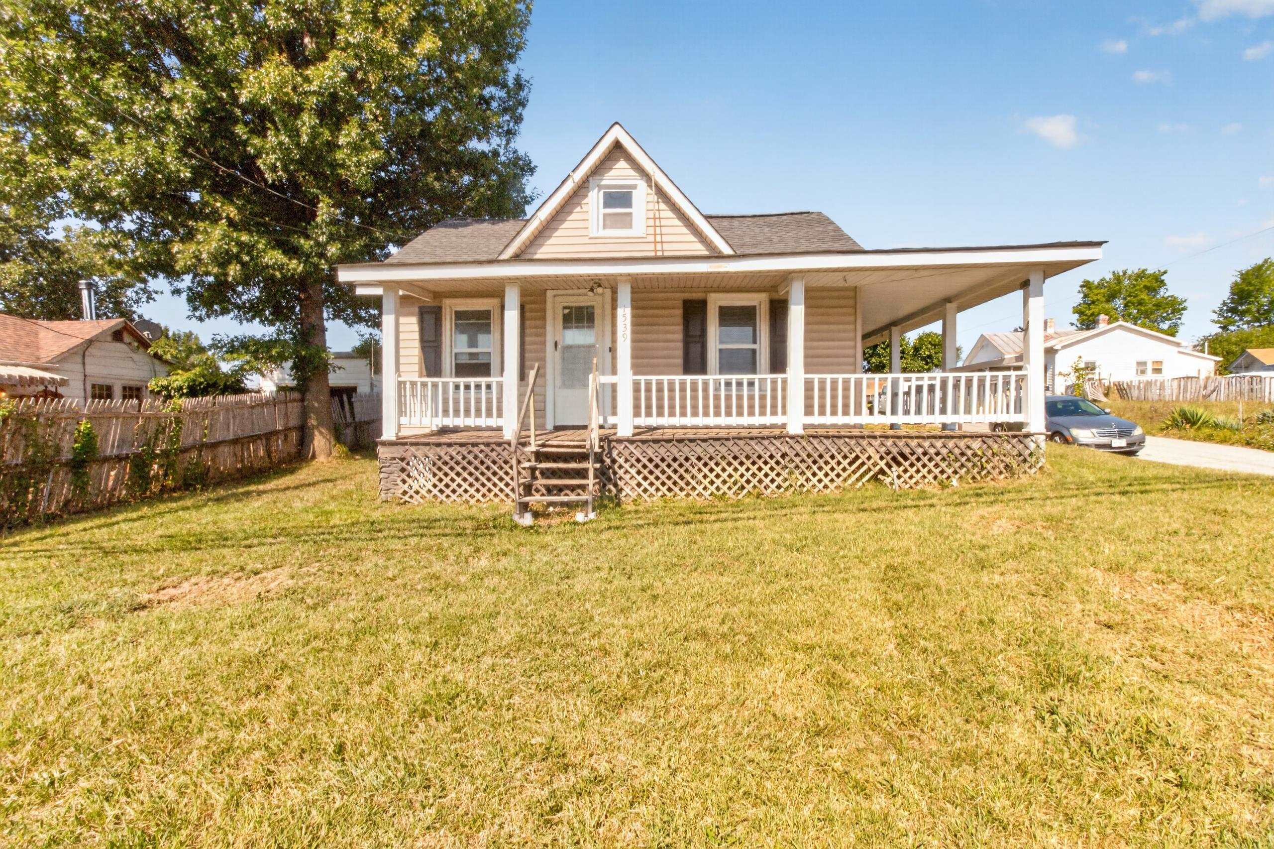 1539 N DELPHINE AVE, WAYNESBORO, Virginia 22980, 3 Bedrooms Bedrooms, ,1 BathroomBathrooms,Residential,1539 N DELPHINE AVE,681211 MLS # 681211 1539 N DELPHINE AVE, WAYNESBORO, Virginia 22980, 3 Bedrooms Bedrooms, ,1 BathroomBathrooms,Residential,1539 N DELPHINE AVE,681211 MLS # 681211