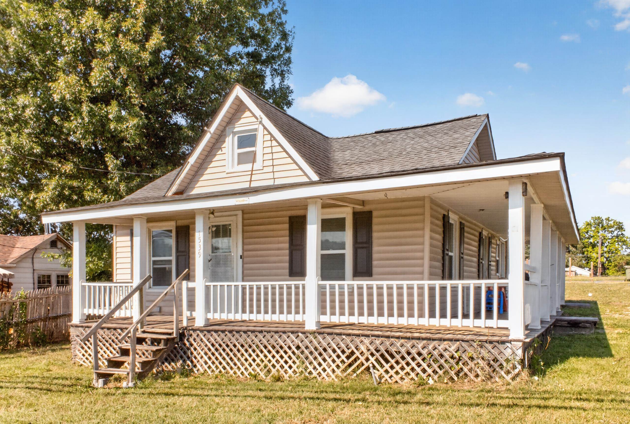 1539 N DELPHINE AVE, WAYNESBORO, Virginia 22980, 3 Bedrooms Bedrooms, ,1 BathroomBathrooms,Residential,1539 N DELPHINE AVE,681211 MLS # 681211 1539 N DELPHINE AVE, WAYNESBORO, Virginia 22980, 3 Bedrooms Bedrooms, ,1 BathroomBathrooms,Residential,1539 N DELPHINE AVE,681211 MLS # 681211