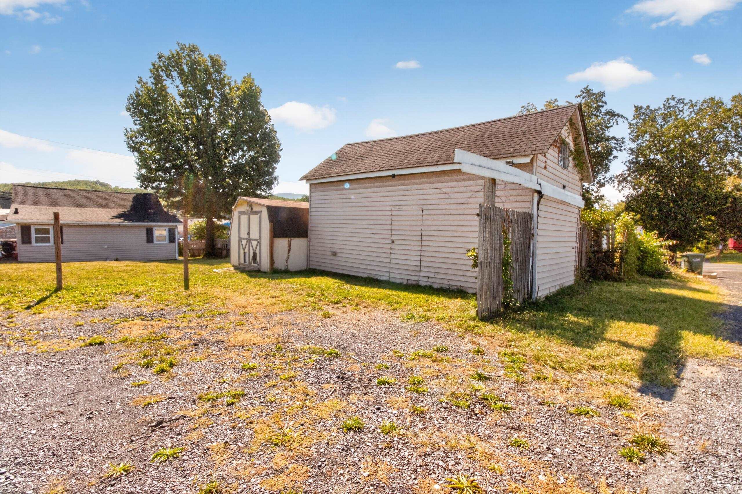 1539 N DELPHINE AVE, WAYNESBORO, Virginia 22980, 3 Bedrooms Bedrooms, ,1 BathroomBathrooms,Residential,1539 N DELPHINE AVE,681211 MLS # 681211 1539 N DELPHINE AVE, WAYNESBORO, Virginia 22980, 3 Bedrooms Bedrooms, ,1 BathroomBathrooms,Residential,1539 N DELPHINE AVE,681211 MLS # 681211