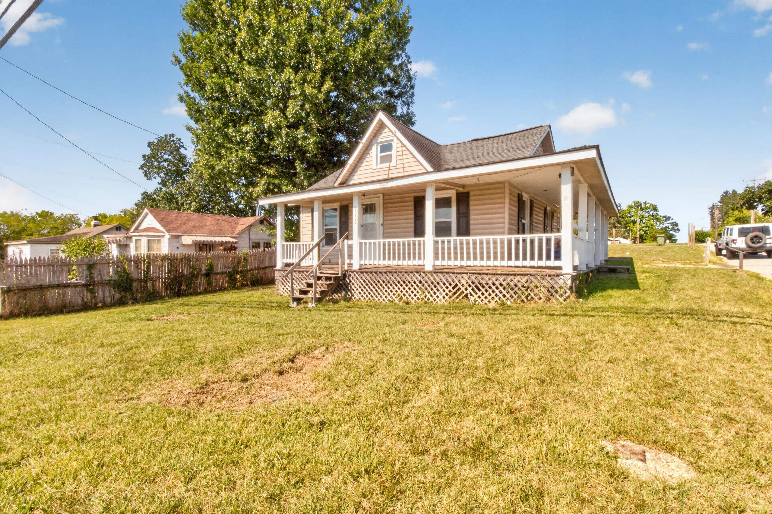 1539 N DELPHINE AVE, WAYNESBORO, Virginia 22980, 3 Bedrooms Bedrooms, ,1 BathroomBathrooms,Residential,1539 N DELPHINE AVE,681211 MLS # 681211 1539 N DELPHINE AVE, WAYNESBORO, Virginia 22980, 3 Bedrooms Bedrooms, ,1 BathroomBathrooms,Residential,1539 N DELPHINE AVE,681211 MLS # 681211
