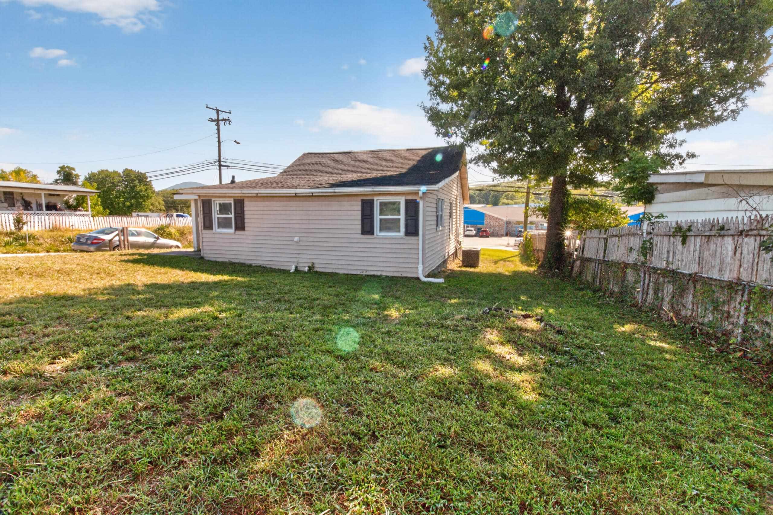 1539 N DELPHINE AVE, WAYNESBORO, Virginia 22980, 3 Bedrooms Bedrooms, ,1 BathroomBathrooms,Residential,1539 N DELPHINE AVE,681211 MLS # 681211 1539 N DELPHINE AVE, WAYNESBORO, Virginia 22980, 3 Bedrooms Bedrooms, ,1 BathroomBathrooms,Residential,1539 N DELPHINE AVE,681211 MLS # 681211