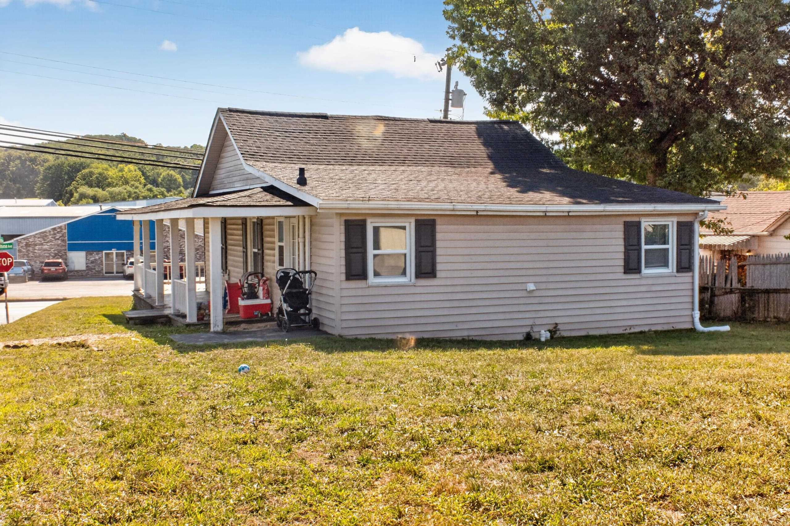 1539 N DELPHINE AVE, WAYNESBORO, Virginia 22980, 3 Bedrooms Bedrooms, ,1 BathroomBathrooms,Residential,1539 N DELPHINE AVE,681211 MLS # 681211 1539 N DELPHINE AVE, WAYNESBORO, Virginia 22980, 3 Bedrooms Bedrooms, ,1 BathroomBathrooms,Residential,1539 N DELPHINE AVE,681211 MLS # 681211