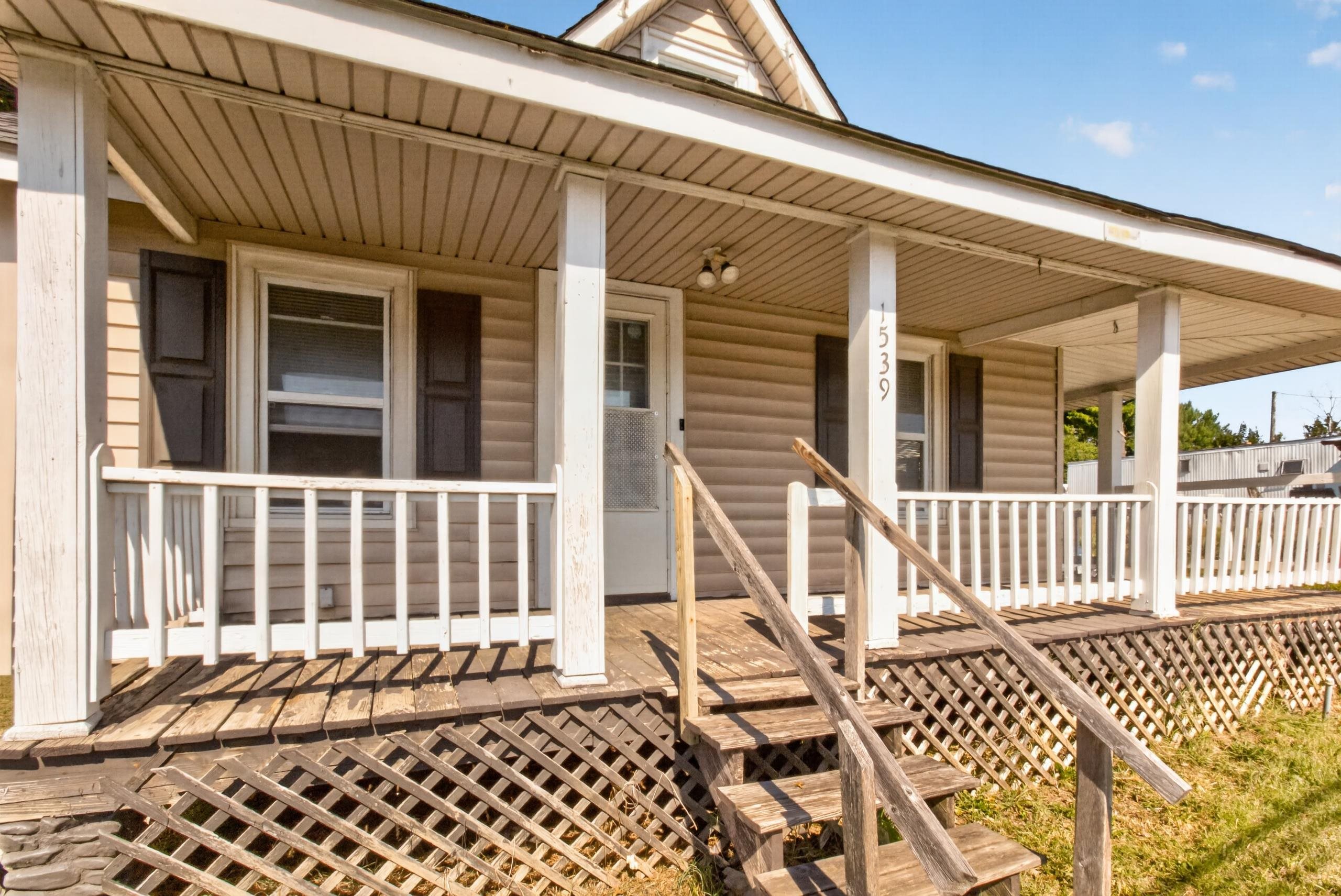 1539 N DELPHINE AVE, WAYNESBORO, Virginia 22980, 3 Bedrooms Bedrooms, ,1 BathroomBathrooms,Residential,1539 N DELPHINE AVE,681211 MLS # 681211 1539 N DELPHINE AVE, WAYNESBORO, Virginia 22980, 3 Bedrooms Bedrooms, ,1 BathroomBathrooms,Residential,1539 N DELPHINE AVE,681211 MLS # 681211
