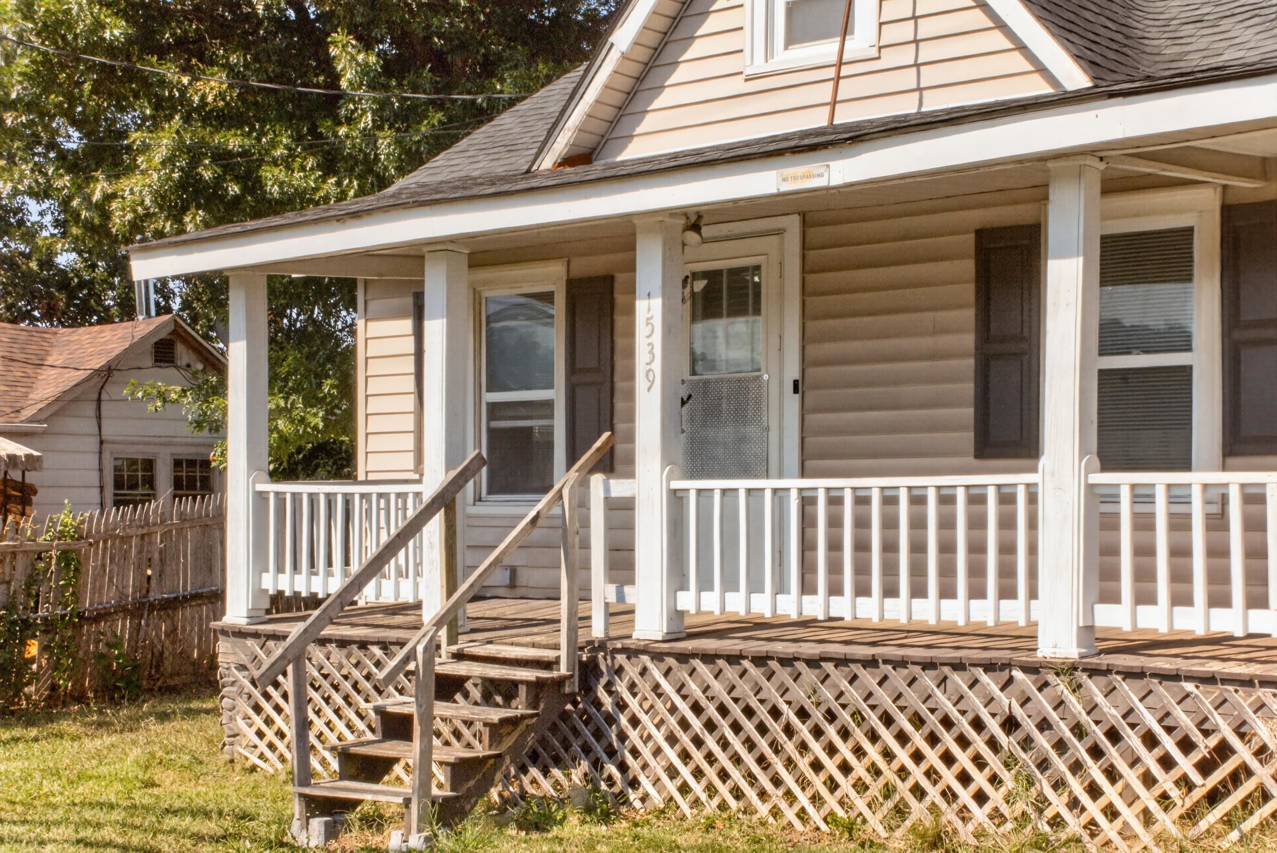1539 N DELPHINE AVE, WAYNESBORO, Virginia 22980, 3 Bedrooms Bedrooms, ,1 BathroomBathrooms,Residential,1539 N DELPHINE AVE,681211 MLS # 681211 1539 N DELPHINE AVE, WAYNESBORO, Virginia 22980, 3 Bedrooms Bedrooms, ,1 BathroomBathrooms,Residential,1539 N DELPHINE AVE,681211 MLS # 681211