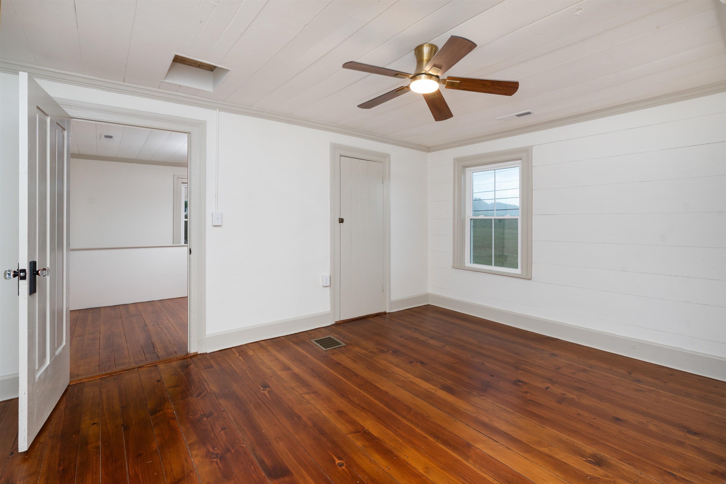 208 ORCHARD DR, TIMBERVILLE, Virginia 22853, 5 Bedrooms Bedrooms, ,2 BathroomsBathrooms,Residential,208 ORCHARD DR,681224 MLS # 681224