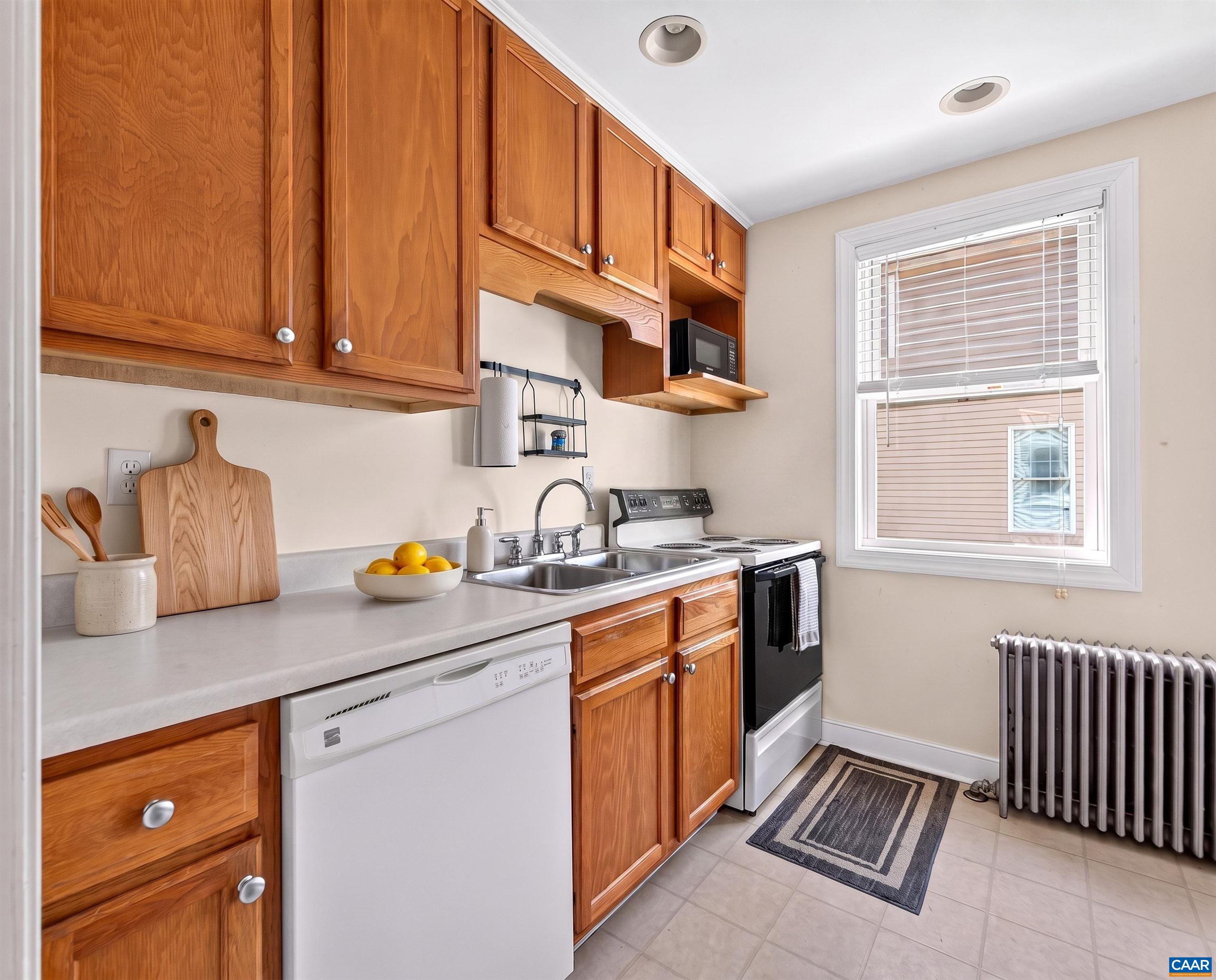 118 SUMMIT ST, CHARLOTTESVILLE, Virginia 22903, 3 Bedrooms Bedrooms, ,2 BathroomsBathrooms,Residential,118 SUMMIT ST,681169 MLS # 681169