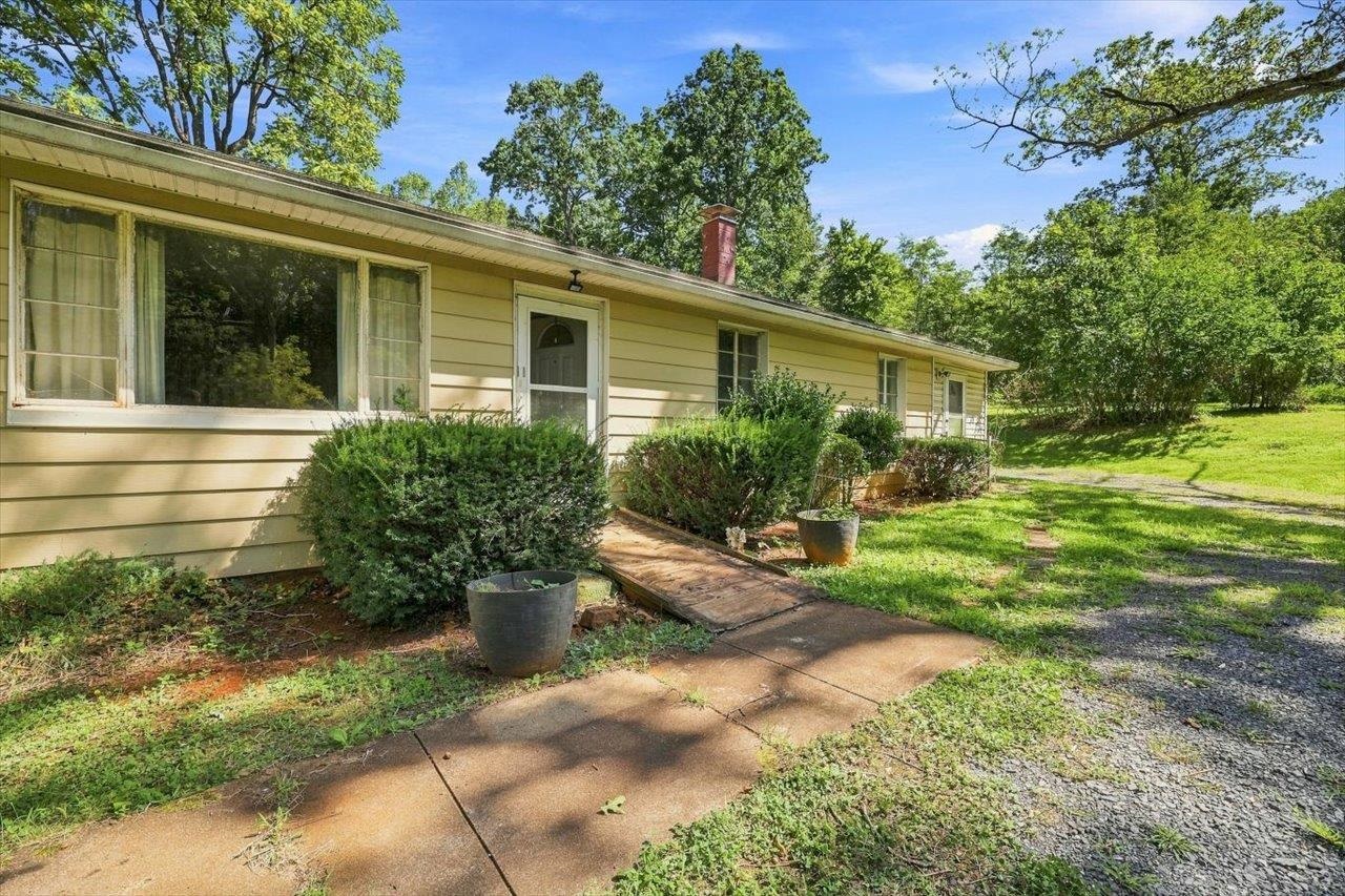 2179 GREENFIELD RD, AFTON, Virginia 22920, 3 Bedrooms Bedrooms, ,1 BathroomBathrooms,Residential,2179 GREENFIELD RD,681235 MLS # 681235 2179 GREENFIELD RD, AFTON, Virginia 22920, 3 Bedrooms Bedrooms, ,1 BathroomBathrooms,Residential,2179 GREENFIELD RD,681235 MLS # 681235