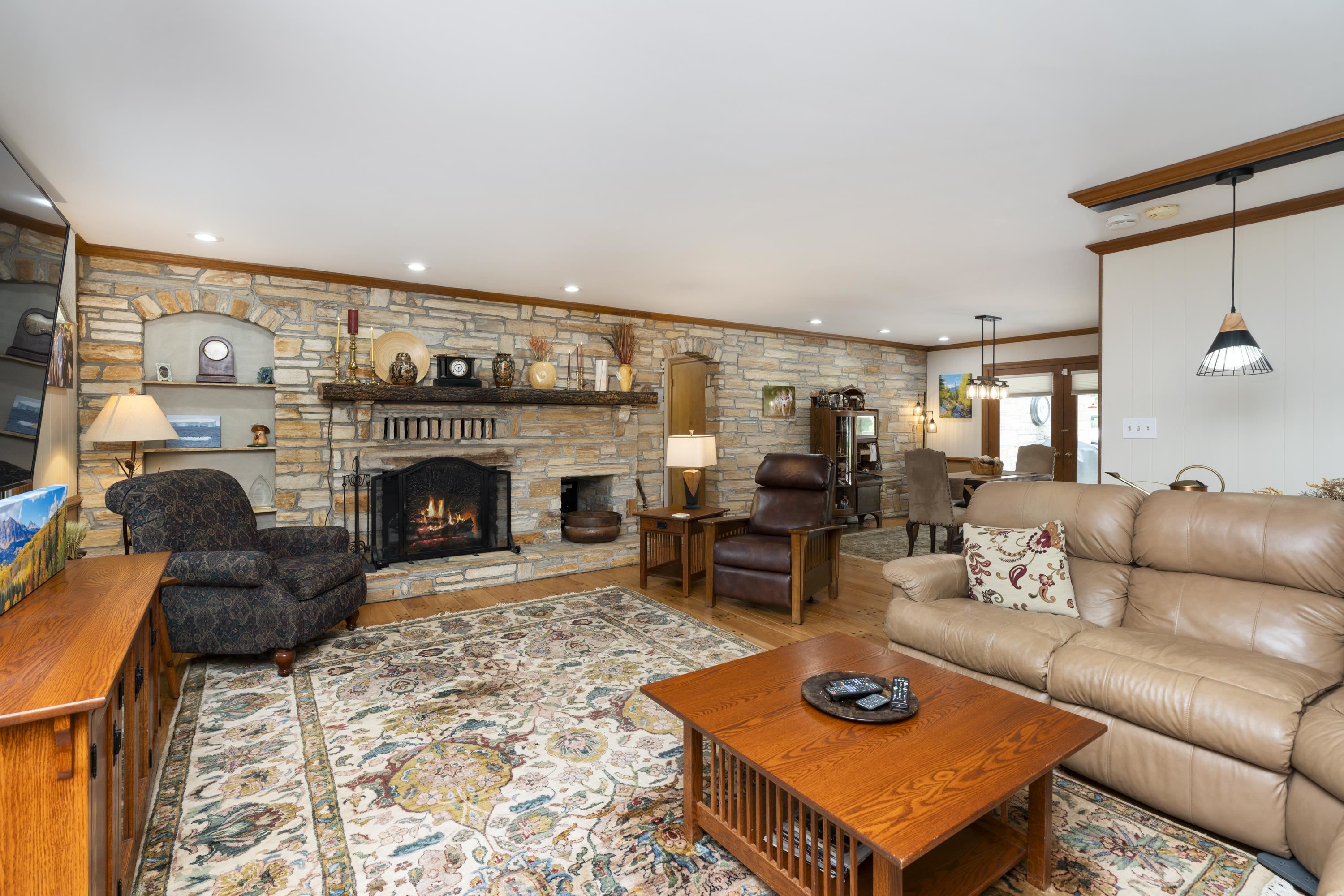890 BLUE RIDGE DR, STAUNTON, Virginia 24401, 6 Bedrooms Bedrooms, ,5 BathroomsBathrooms,Residential,890 BLUE RIDGE DR,681238 MLS # 681238