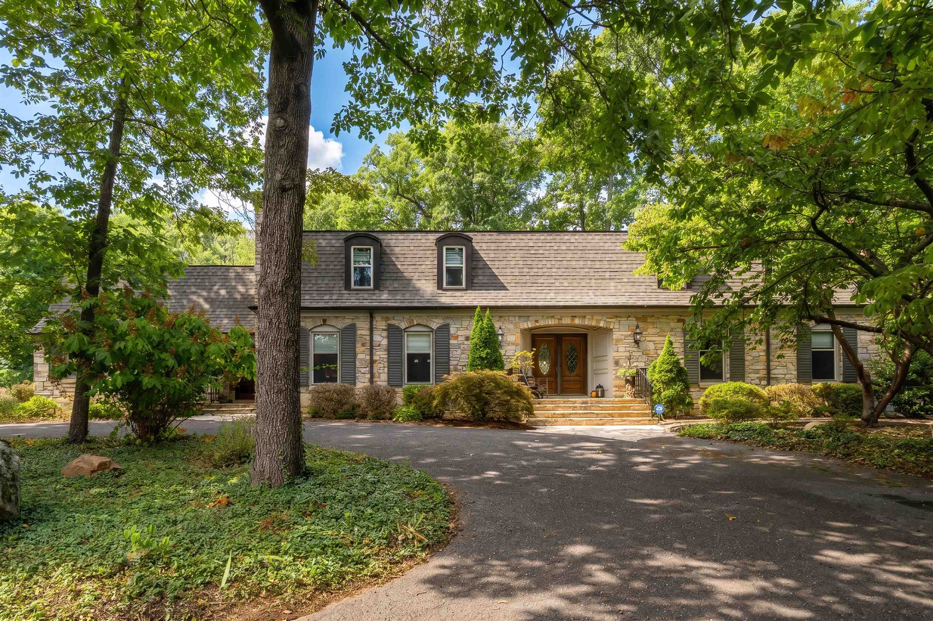 890 BLUE RIDGE DR, STAUNTON, Virginia 24401, 6 Bedrooms Bedrooms, ,5 BathroomsBathrooms,Residential,890 BLUE RIDGE DR,681238 MLS # 681238