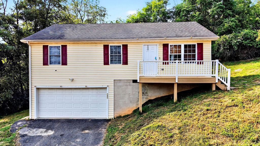 1401 STUART ST, STAUNTON, Virginia 24401, 3 Bedrooms Bedrooms, ,2 BathroomsBathrooms,Residential,1401 STUART ST,681241 MLS # 681241