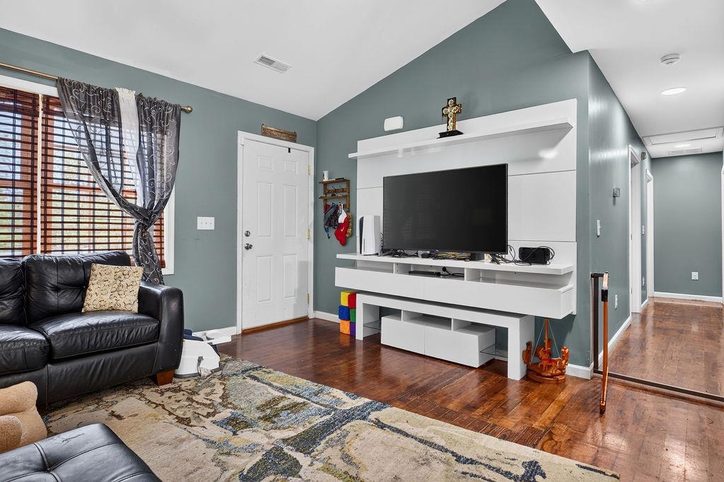 1401 STUART ST, STAUNTON, Virginia 24401, 3 Bedrooms Bedrooms, ,2 BathroomsBathrooms,Residential,1401 STUART ST,681241 MLS # 681241