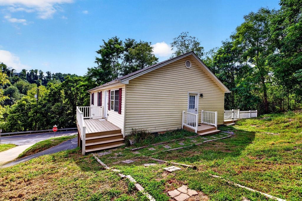 1401 STUART ST, STAUNTON, Virginia 24401, 3 Bedrooms Bedrooms, ,2 BathroomsBathrooms,Residential,1401 STUART ST,681241 MLS # 681241