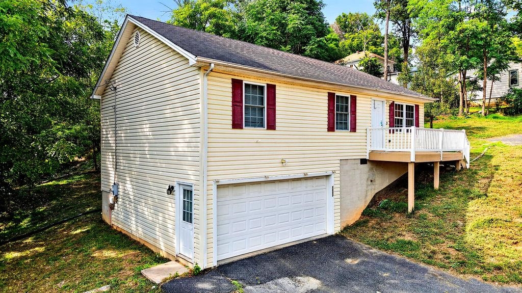 1401 STUART ST, STAUNTON, Virginia 24401, 3 Bedrooms Bedrooms, ,2 BathroomsBathrooms,Residential,1401 STUART ST,681241 MLS # 681241