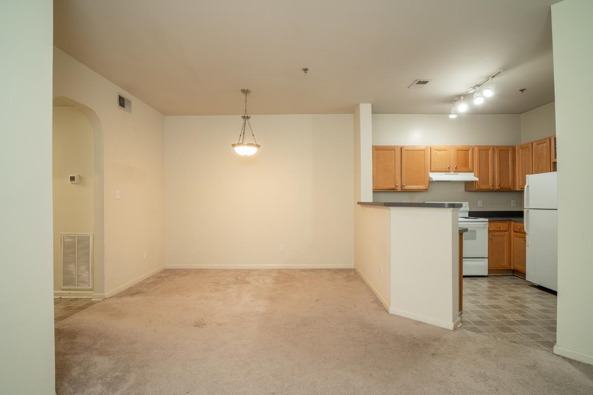 300 RIVERBEND DR, CHARLOTTESVILLE, Virginia 22902, 2 Bedrooms Bedrooms, ,2 BathroomsBathrooms,Residential,300 RIVERBEND DR,681245 MLS # 681245 300 RIVERBEND DR, CHARLOTTESVILLE, Virginia 22902, 2 Bedrooms Bedrooms, ,2 BathroomsBathrooms,Residential,300 RIVERBEND DR,681245 MLS # 681245