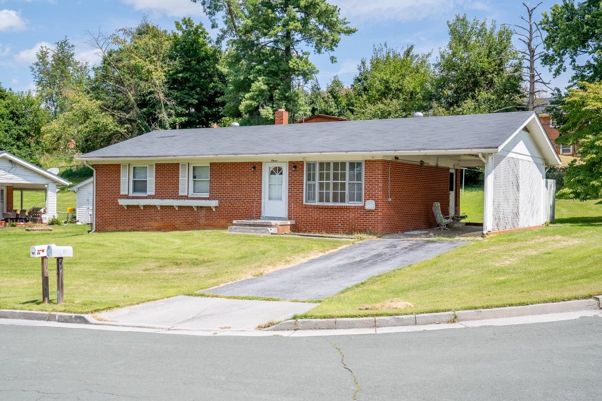 11 MORAIN ST, FRONT ROYAL, Virginia 22630, 3 Bedrooms Bedrooms, ,2 BathroomsBathrooms,Residential,11 MORAIN ST,681247 MLS # 681247