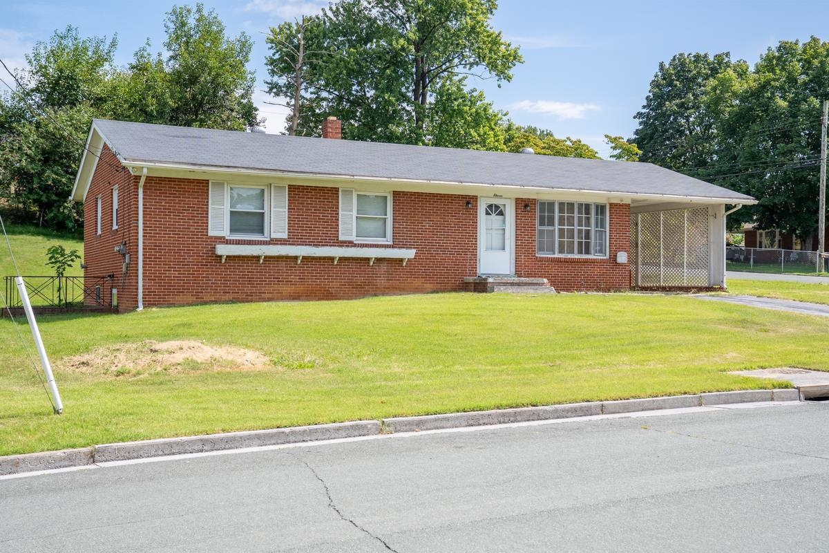 11 MORAIN ST, FRONT ROYAL, Virginia 22630, 3 Bedrooms Bedrooms, ,2 BathroomsBathrooms,Residential,11 MORAIN ST,681247 MLS # 681247 11 MORAIN ST, FRONT ROYAL, Virginia 22630, 3 Bedrooms Bedrooms, ,2 BathroomsBathrooms,Residential,11 MORAIN ST,681247 MLS # 681247