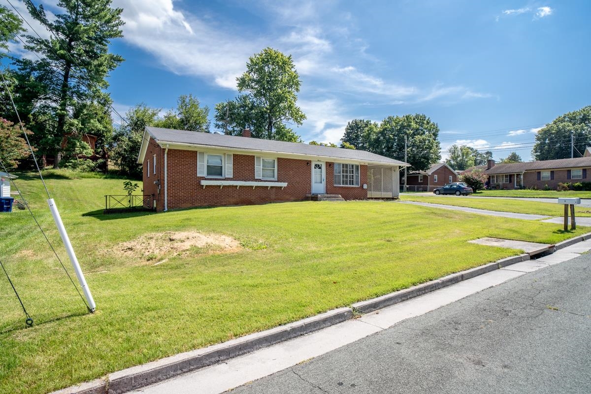 11 MORAIN ST, FRONT ROYAL, Virginia 22630, 3 Bedrooms Bedrooms, ,2 BathroomsBathrooms,Residential,11 MORAIN ST,681247 MLS # 681247 11 MORAIN ST, FRONT ROYAL, Virginia 22630, 3 Bedrooms Bedrooms, ,2 BathroomsBathrooms,Residential,11 MORAIN ST,681247 MLS # 681247