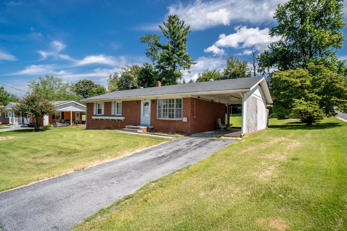 11 MORAIN ST, FRONT ROYAL, Virginia 22630, 3 Bedrooms Bedrooms, ,2 BathroomsBathrooms,Residential,11 MORAIN ST,681247 MLS # 681247 11 MORAIN ST, FRONT ROYAL, Virginia 22630, 3 Bedrooms Bedrooms, ,2 BathroomsBathrooms,Residential,11 MORAIN ST,681247 MLS # 681247