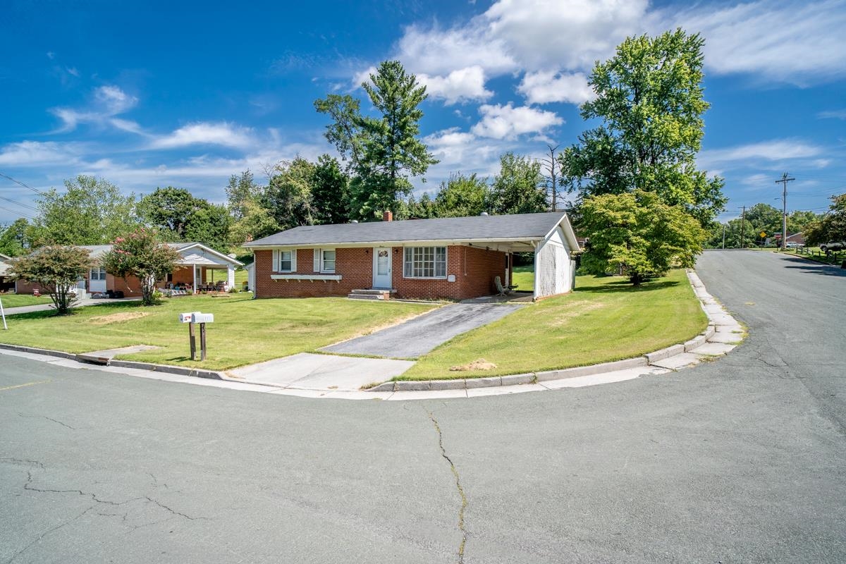 11 MORAIN ST, FRONT ROYAL, Virginia 22630, 3 Bedrooms Bedrooms, ,2 BathroomsBathrooms,Residential,11 MORAIN ST,681247 MLS # 681247 11 MORAIN ST, FRONT ROYAL, Virginia 22630, 3 Bedrooms Bedrooms, ,2 BathroomsBathrooms,Residential,11 MORAIN ST,681247 MLS # 681247