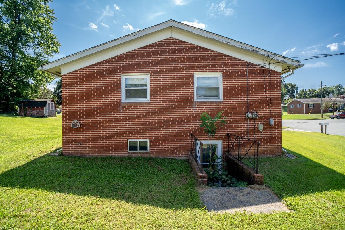 11 MORAIN ST, FRONT ROYAL, Virginia 22630, 3 Bedrooms Bedrooms, ,2 BathroomsBathrooms,Residential,11 MORAIN ST,681247 MLS # 681247 11 MORAIN ST, FRONT ROYAL, Virginia 22630, 3 Bedrooms Bedrooms, ,2 BathroomsBathrooms,Residential,11 MORAIN ST,681247 MLS # 681247