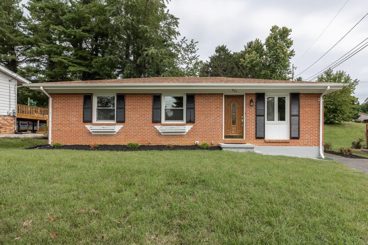 204 THOMAS ST, STAUNTON, Virginia 24401, 3 Bedrooms Bedrooms, ,1 BathroomBathrooms,Residential,204 THOMAS ST,680789 MLS # 680789 204 THOMAS ST, STAUNTON, Virginia 24401, 3 Bedrooms Bedrooms, ,1 BathroomBathrooms,Residential,204 THOMAS ST,680789 MLS # 680789