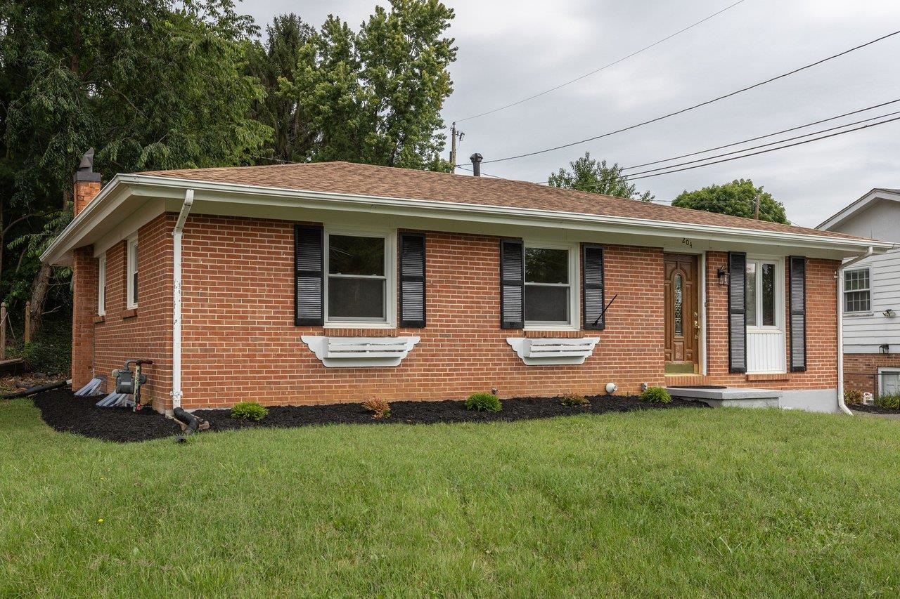 204 THOMAS ST, STAUNTON, Virginia 24401, 3 Bedrooms Bedrooms, ,1 BathroomBathrooms,Residential,204 THOMAS ST,680789 MLS # 680789 204 THOMAS ST, STAUNTON, Virginia 24401, 3 Bedrooms Bedrooms, ,1 BathroomBathrooms,Residential,204 THOMAS ST,680789 MLS # 680789