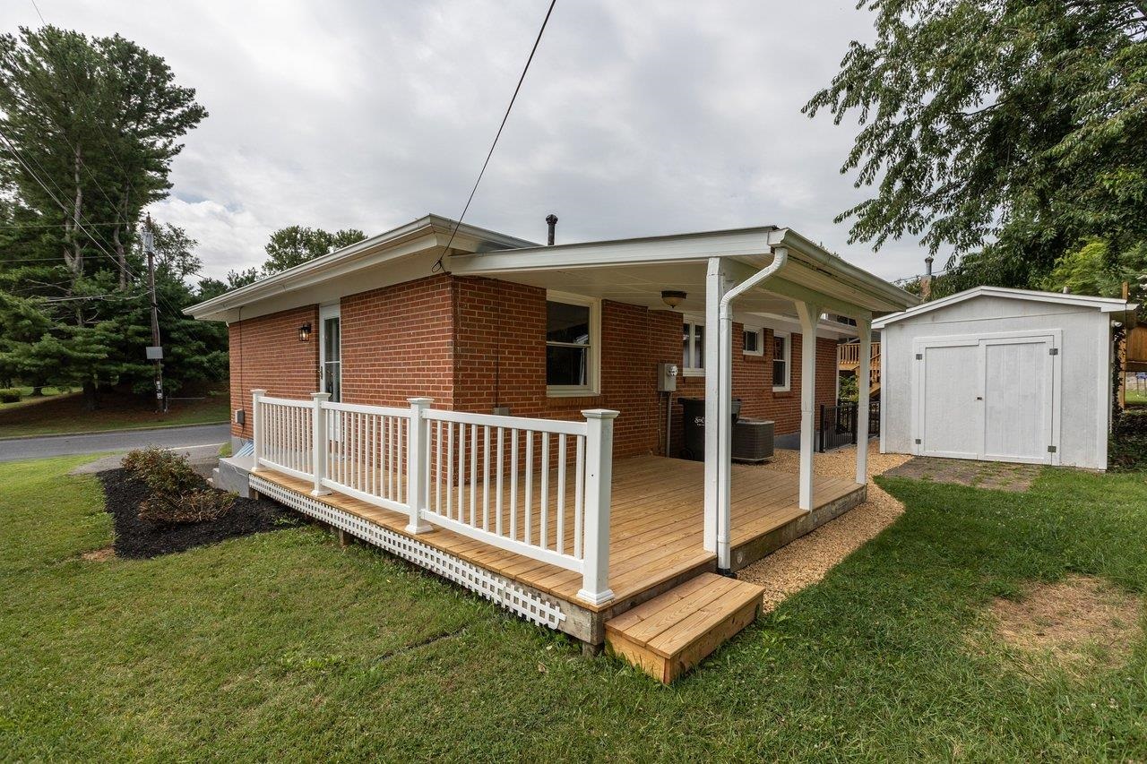 204 THOMAS ST, STAUNTON, Virginia 24401, 3 Bedrooms Bedrooms, ,1 BathroomBathrooms,Residential,204 THOMAS ST,680789 MLS # 680789 204 THOMAS ST, STAUNTON, Virginia 24401, 3 Bedrooms Bedrooms, ,1 BathroomBathrooms,Residential,204 THOMAS ST,680789 MLS # 680789