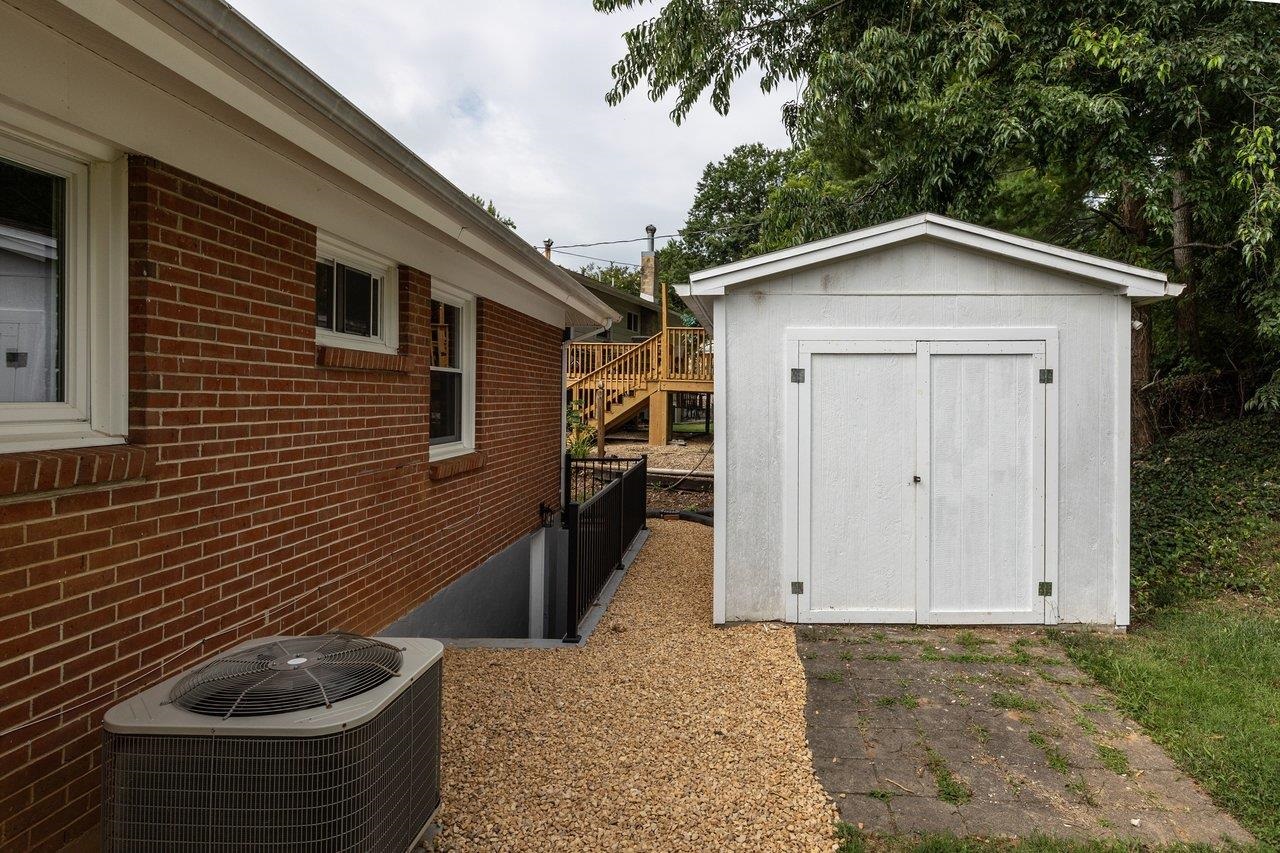 204 THOMAS ST, STAUNTON, Virginia 24401, 3 Bedrooms Bedrooms, ,1 BathroomBathrooms,Residential,204 THOMAS ST,680789 MLS # 680789 204 THOMAS ST, STAUNTON, Virginia 24401, 3 Bedrooms Bedrooms, ,1 BathroomBathrooms,Residential,204 THOMAS ST,680789 MLS # 680789