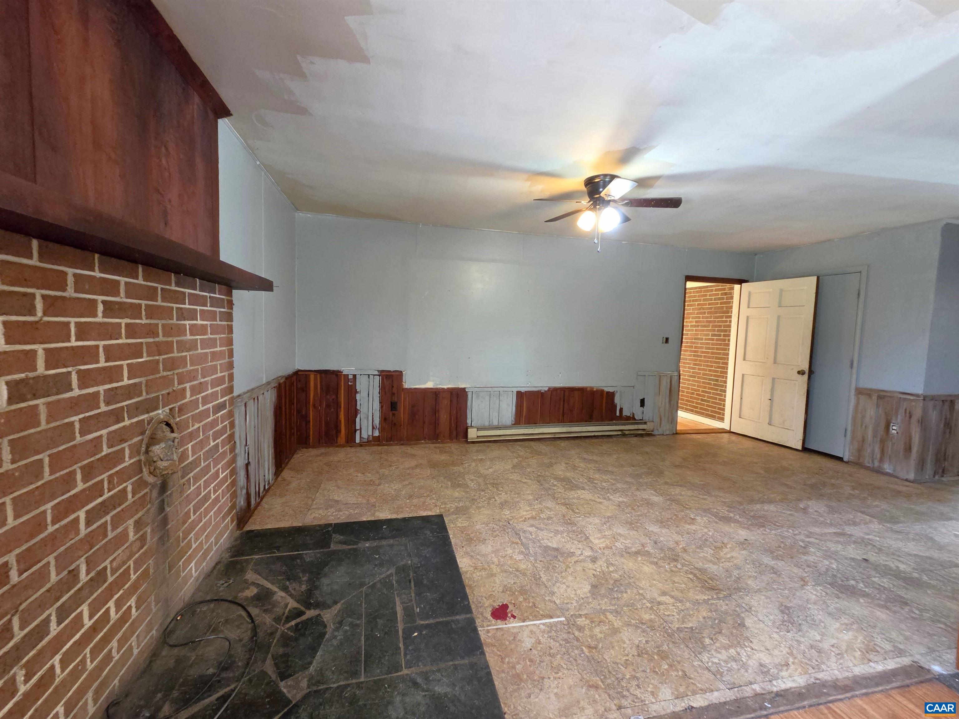 2159 GLENMORE RD, SCOTTSVILLE, Virginia 24590, 3 Bedrooms Bedrooms, ,2 BathroomsBathrooms,Residential,2159 GLENMORE RD,681249 MLS # 681249