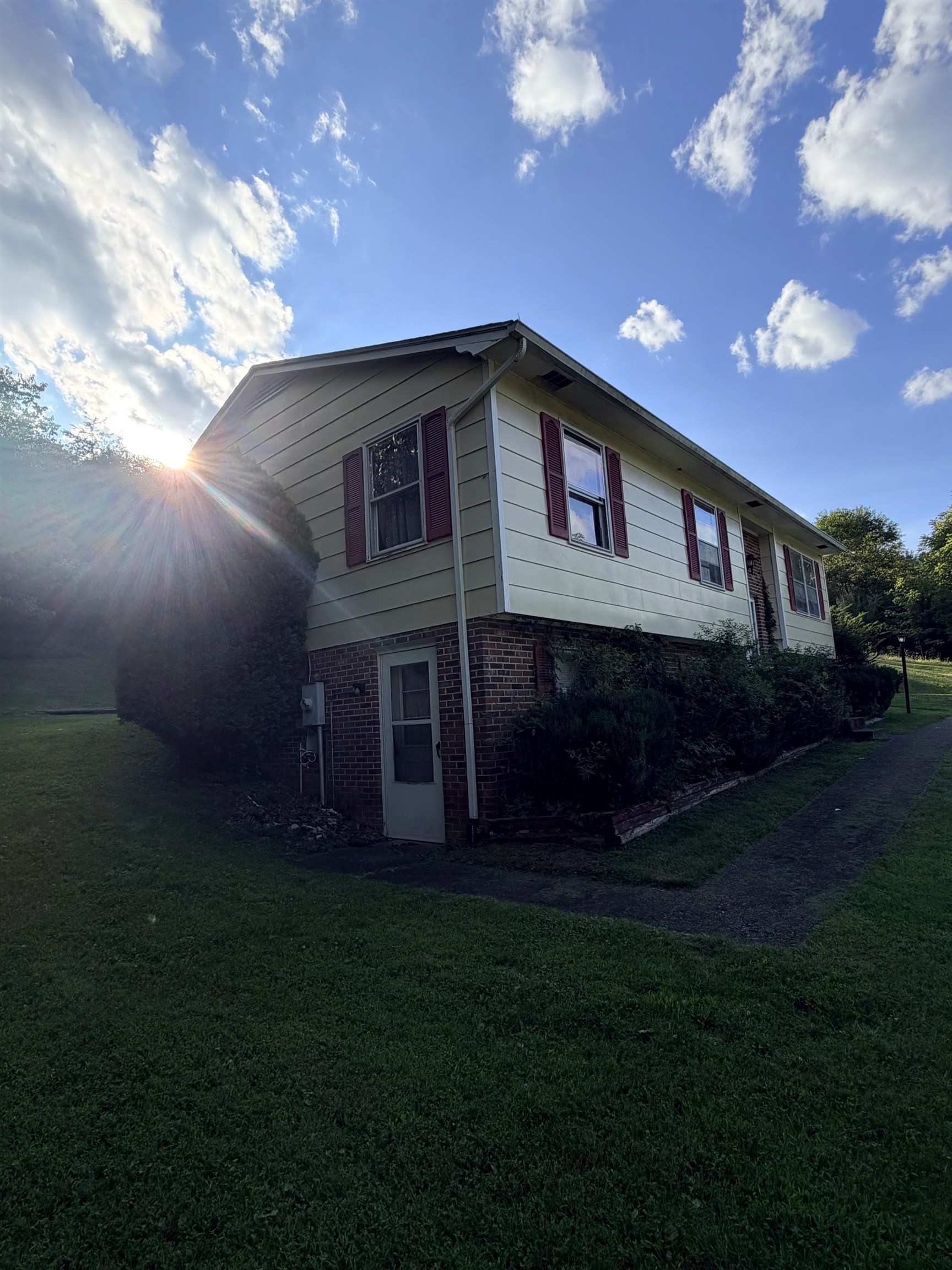 400 HANCOCK ST, CRAIGSVILLE, Virginia 24430, 4 Bedrooms Bedrooms, ,2 BathroomsBathrooms,Residential,061A 5 89 61A-(5)-89 CRAIGSVILLE LOT 89 4235 AC,400 HANCOCK ST,681256 MLS # 681256