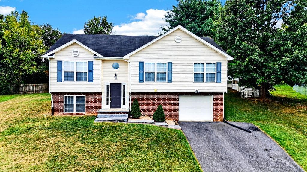 650 EDWARDIAN LN, WAYNESBORO, Virginia 22980, 4 Bedrooms Bedrooms, ,2 BathroomsBathrooms,Residential,650 EDWARDIAN LN,681274 MLS # 681274 650 EDWARDIAN LN, WAYNESBORO, Virginia 22980, 4 Bedrooms Bedrooms, ,2 BathroomsBathrooms,Residential,650 EDWARDIAN LN,681274 MLS # 681274