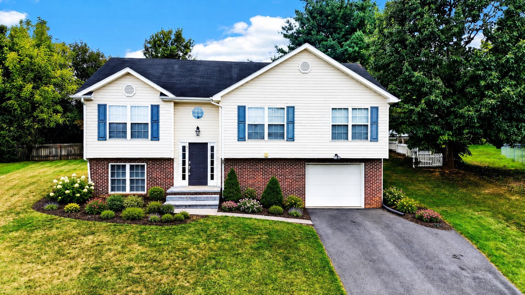 650 EDWARDIAN LN, WAYNESBORO, Virginia 22980, 4 Bedrooms Bedrooms, ,2 BathroomsBathrooms,Residential,650 EDWARDIAN LN,681274 MLS # 681274 650 EDWARDIAN LN, WAYNESBORO, Virginia 22980, 4 Bedrooms Bedrooms, ,2 BathroomsBathrooms,Residential,650 EDWARDIAN LN,681274 MLS # 681274
