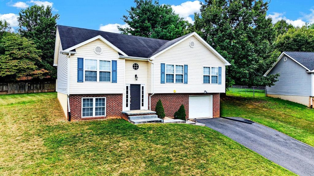 650 EDWARDIAN LN, WAYNESBORO, Virginia 22980, 4 Bedrooms Bedrooms, ,2 BathroomsBathrooms,Residential,650 EDWARDIAN LN,681274 MLS # 681274 650 EDWARDIAN LN, WAYNESBORO, Virginia 22980, 4 Bedrooms Bedrooms, ,2 BathroomsBathrooms,Residential,650 EDWARDIAN LN,681274 MLS # 681274