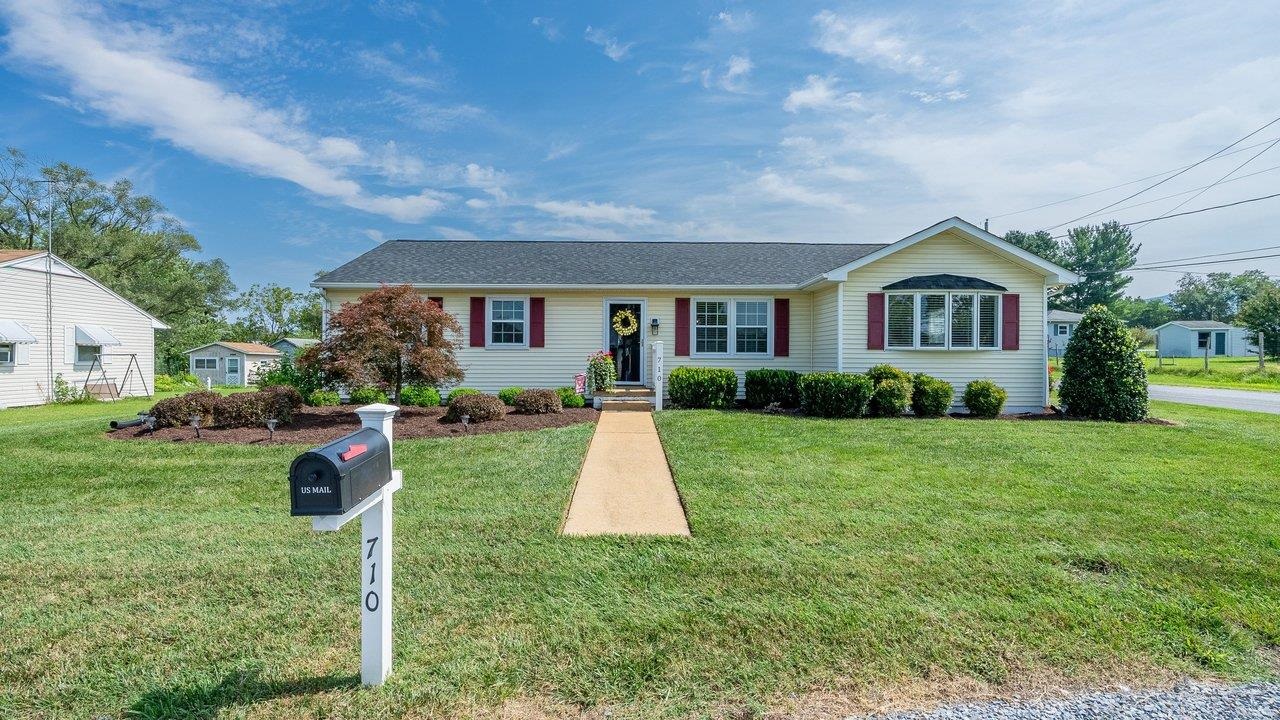 710 10TH ST, SHENANDOAH, Virginia 22849, 4 Bedrooms Bedrooms, ,2 BathroomsBathrooms,Residential,710 10TH ST,681275 MLS # 681275 710 10TH ST, SHENANDOAH, Virginia 22849, 4 Bedrooms Bedrooms, ,2 BathroomsBathrooms,Residential,710 10TH ST,681275 MLS # 681275