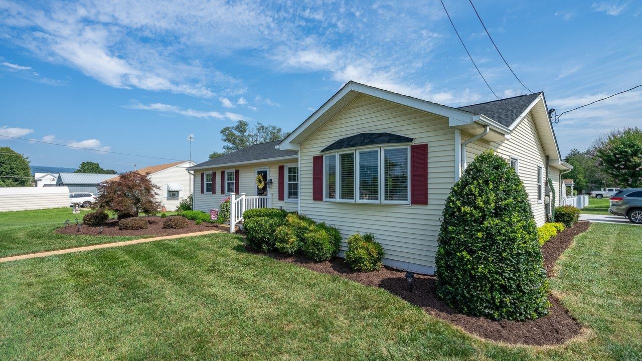 710 10TH ST, SHENANDOAH, Virginia 22849, 4 Bedrooms Bedrooms, ,2 BathroomsBathrooms,Residential,710 10TH ST,681275 MLS # 681275 710 10TH ST, SHENANDOAH, Virginia 22849, 4 Bedrooms Bedrooms, ,2 BathroomsBathrooms,Residential,710 10TH ST,681275 MLS # 681275