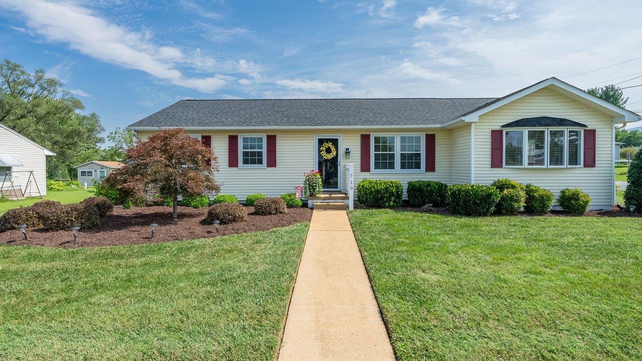 710 10TH ST, SHENANDOAH, Virginia 22849, 4 Bedrooms Bedrooms, ,2 BathroomsBathrooms,Residential,710 10TH ST,681275 MLS # 681275 710 10TH ST, SHENANDOAH, Virginia 22849, 4 Bedrooms Bedrooms, ,2 BathroomsBathrooms,Residential,710 10TH ST,681275 MLS # 681275