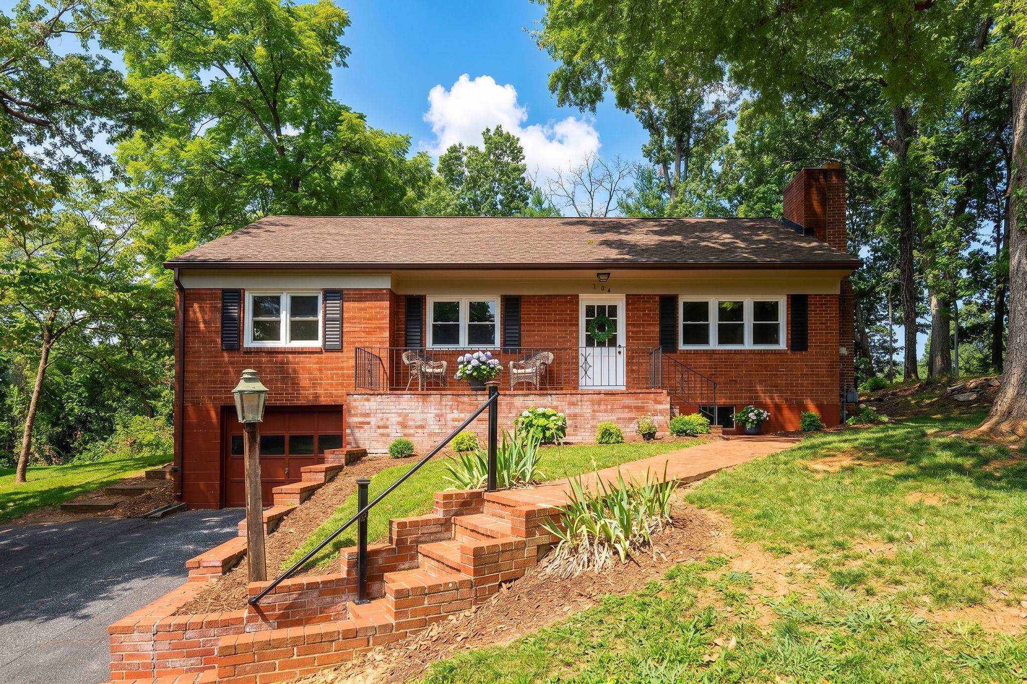 104 GREENWOOD RD, STAUNTON, Virginia 24401, 5 Bedrooms Bedrooms, ,2 BathroomsBathrooms,Residential,104 GREENWOOD RD,681277 MLS # 681277 104 GREENWOOD RD, STAUNTON, Virginia 24401, 5 Bedrooms Bedrooms, ,2 BathroomsBathrooms,Residential,104 GREENWOOD RD,681277 MLS # 681277