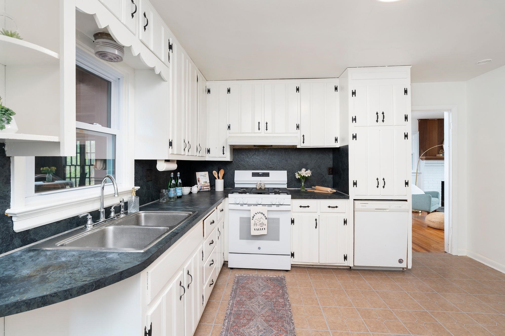 104 GREENWOOD RD, STAUNTON, Virginia 24401, 5 Bedrooms Bedrooms, ,2 BathroomsBathrooms,Residential,104 GREENWOOD RD,681277 MLS # 681277 104 GREENWOOD RD, STAUNTON, Virginia 24401, 5 Bedrooms Bedrooms, ,2 BathroomsBathrooms,Residential,104 GREENWOOD RD,681277 MLS # 681277