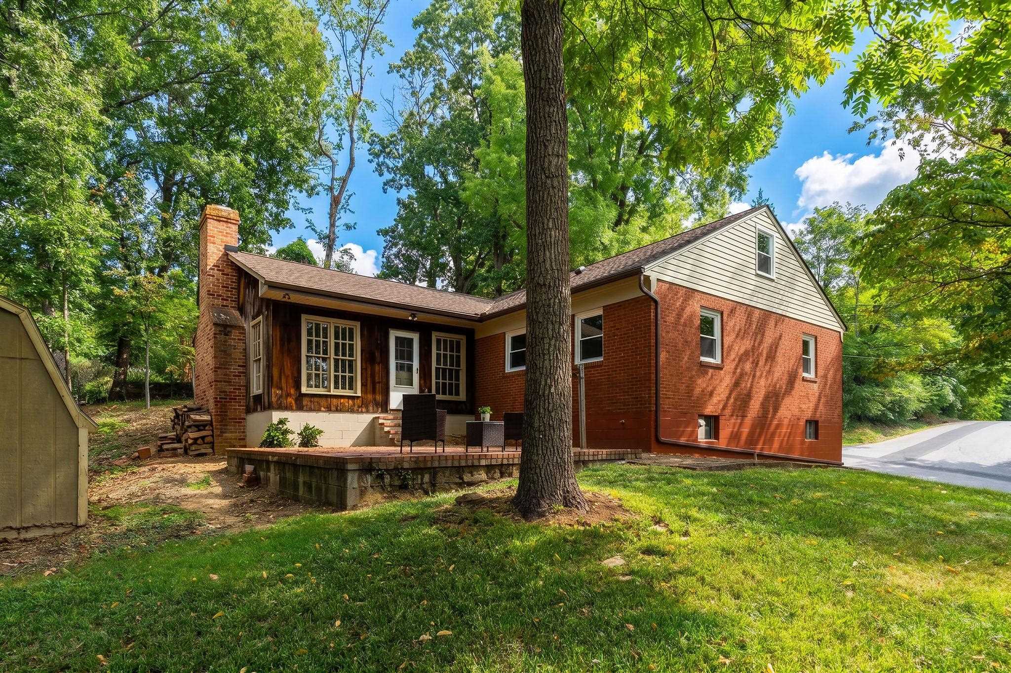 104 GREENWOOD RD, STAUNTON, Virginia 24401, 5 Bedrooms Bedrooms, ,2 BathroomsBathrooms,Residential,104 GREENWOOD RD,681277 MLS # 681277 104 GREENWOOD RD, STAUNTON, Virginia 24401, 5 Bedrooms Bedrooms, ,2 BathroomsBathrooms,Residential,104 GREENWOOD RD,681277 MLS # 681277