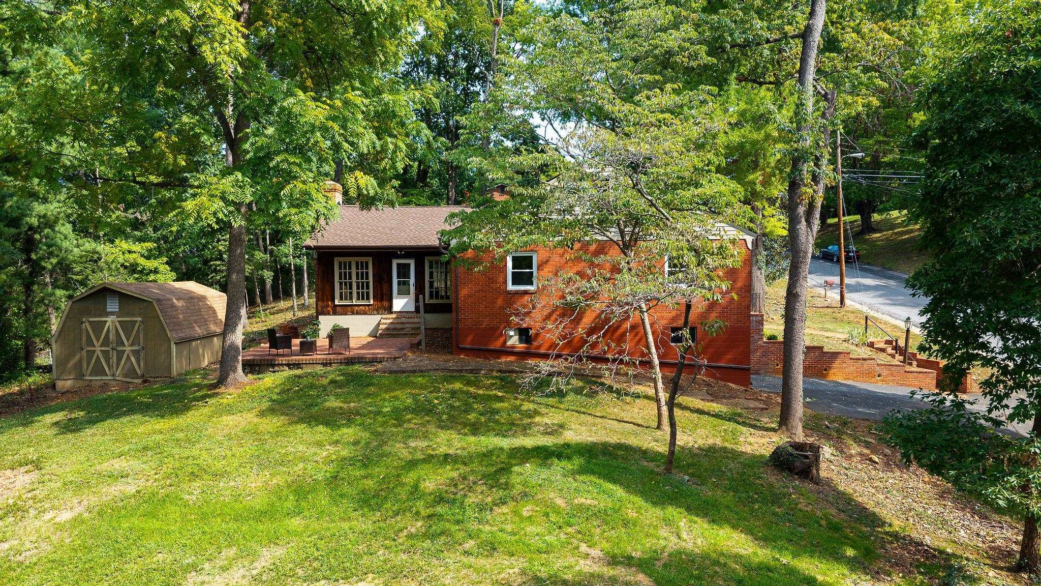 104 GREENWOOD RD, STAUNTON, Virginia 24401, 5 Bedrooms Bedrooms, ,2 BathroomsBathrooms,Residential,104 GREENWOOD RD,681277 MLS # 681277 104 GREENWOOD RD, STAUNTON, Virginia 24401, 5 Bedrooms Bedrooms, ,2 BathroomsBathrooms,Residential,104 GREENWOOD RD,681277 MLS # 681277
