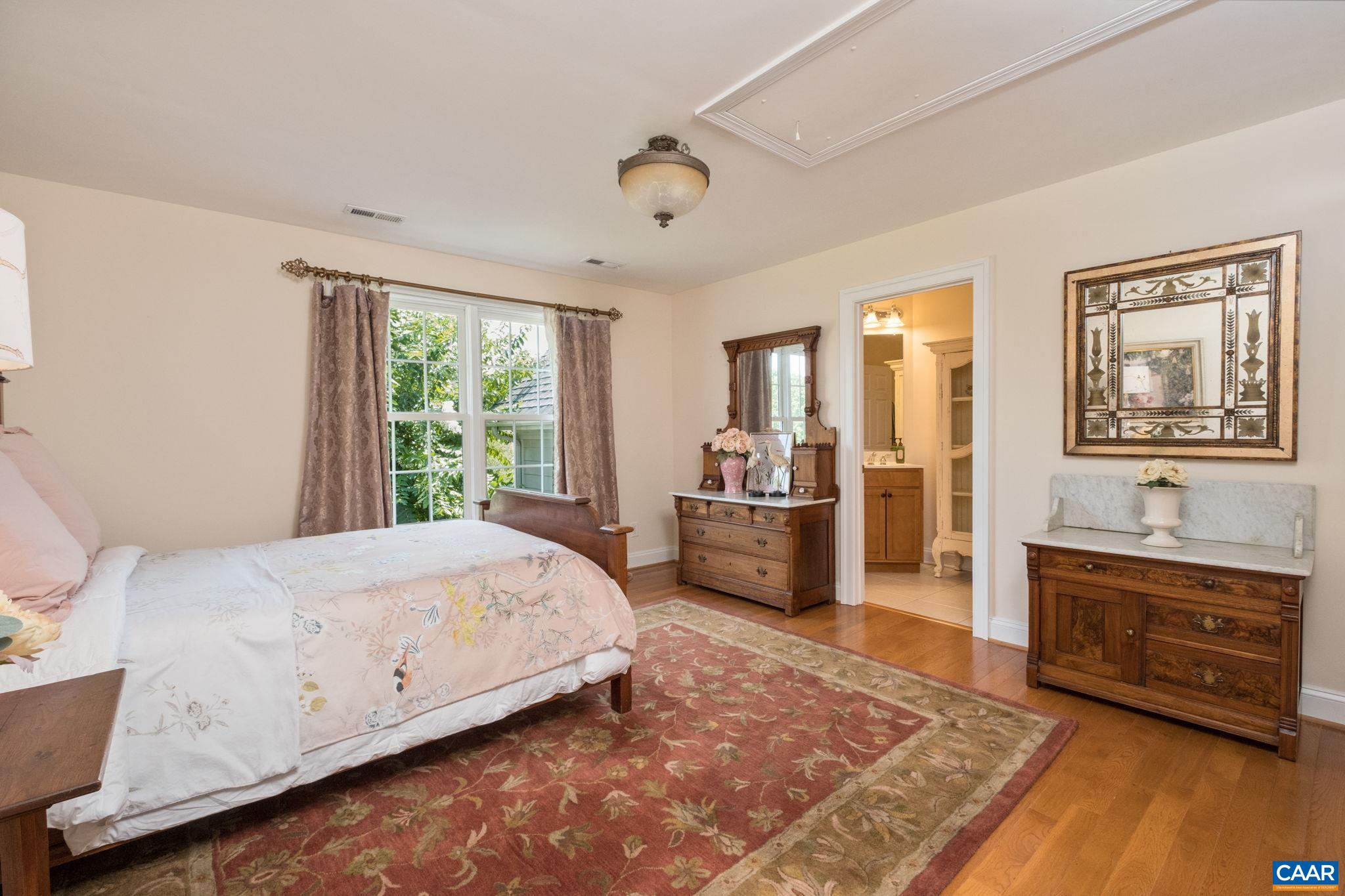 This bedroom with en-suite bathroom is also located on the second level. This bedroom with en-suite bathroom is also located on the second level.