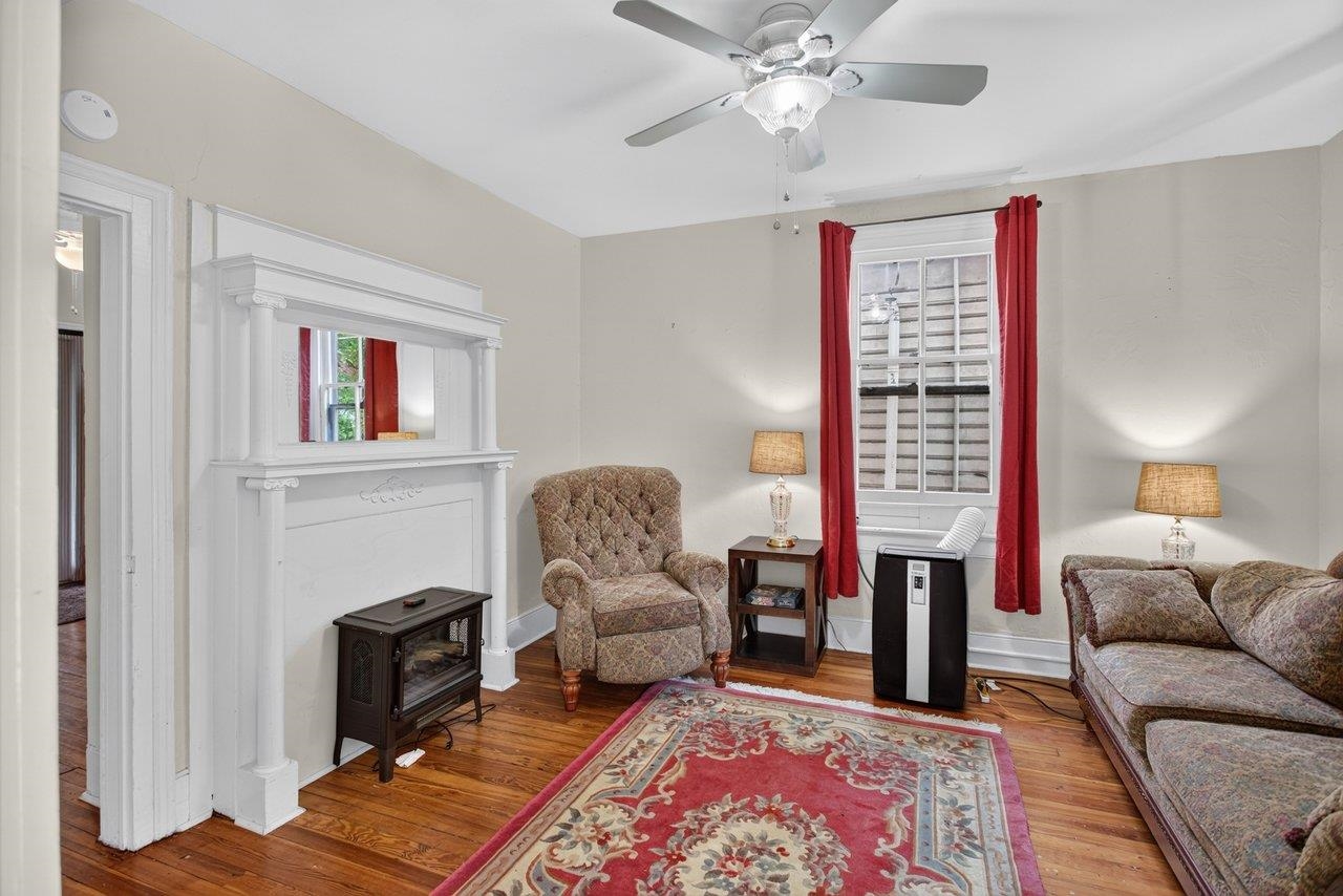 940 W BEVERLEY ST, STAUNTON, Virginia 24401, ,Residential,940 W BEVERLEY ST,679564 MLS # 679564