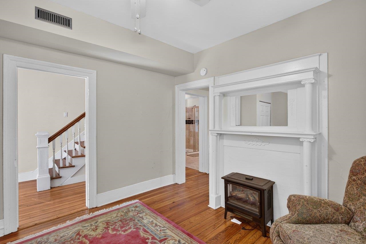 940 W BEVERLEY ST, STAUNTON, Virginia 24401, ,Residential,940 W BEVERLEY ST,679564 MLS # 679564
