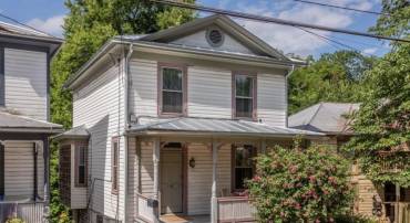 940 W BEVERLEY ST, STAUNTON, Virginia 24401, ,Residential,940 W BEVERLEY ST,679564 MLS # 679564