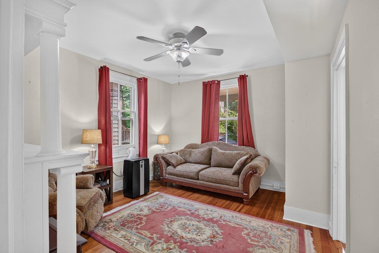 940 W BEVERLEY ST, STAUNTON, Virginia 24401, 4 Bedrooms Bedrooms, ,3 BathroomsBathrooms,Residential,940 W BEVERLEY ST,679563 MLS # 679563