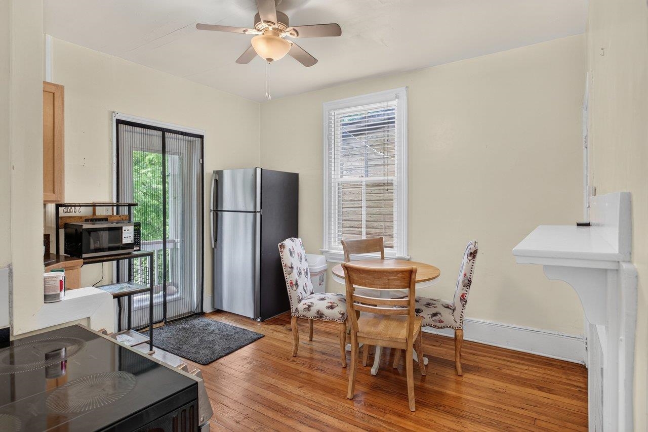 940 W BEVERLEY ST, STAUNTON, Virginia 24401, 4 Bedrooms Bedrooms, ,3 BathroomsBathrooms,Residential,940 W BEVERLEY ST,679563 MLS # 679563