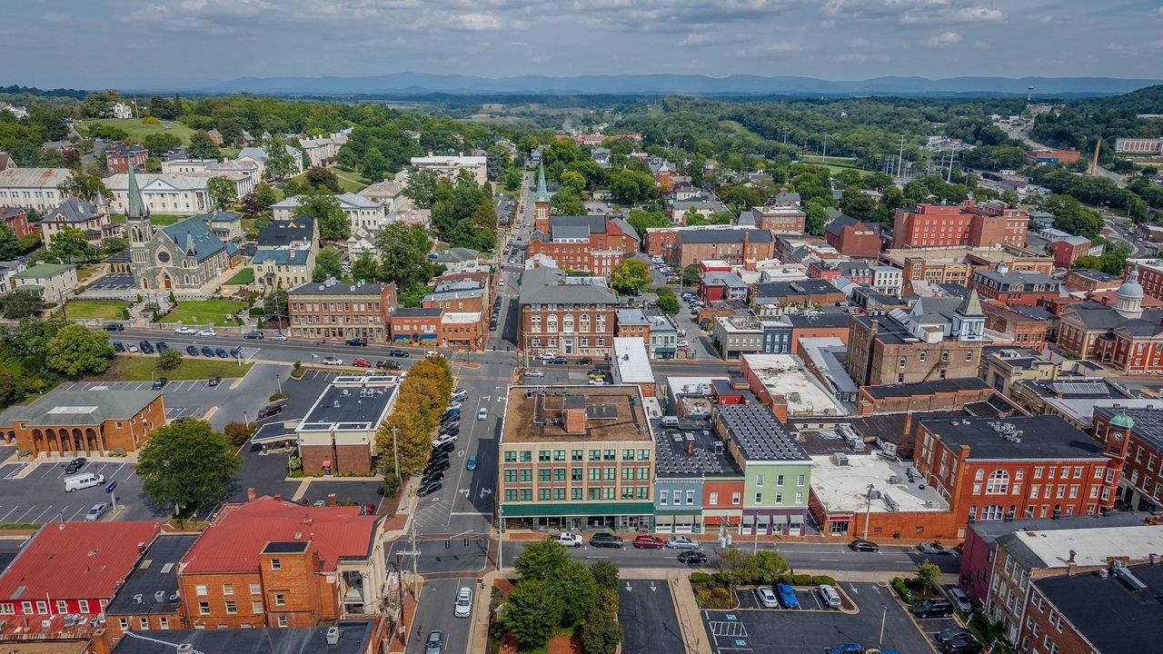 29 N CENTRAL AVE, STAUNTON, Virginia 24401, ,Commercial,29 N CENTRAL AVE,681297 MLS # 681297 29 N CENTRAL AVE, STAUNTON, Virginia 24401, ,Commercial,29 N CENTRAL AVE,681297 MLS # 681297
