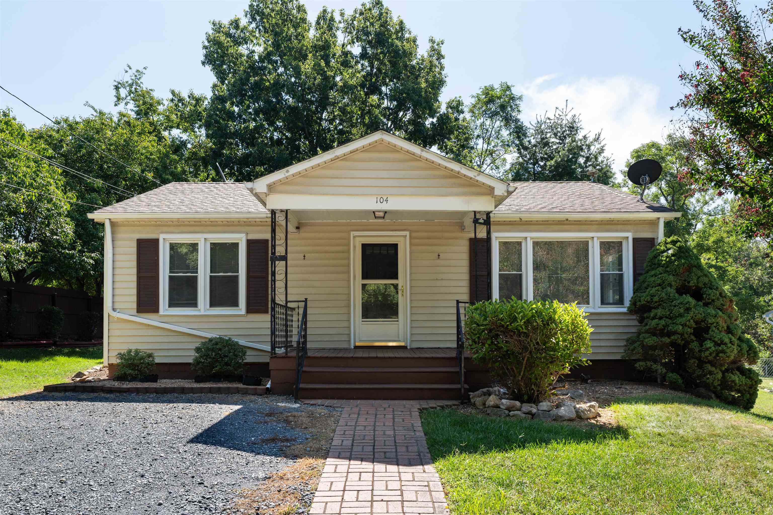 104 BAYLOR ST, STAUNTON, Virginia 24401, 2 Bedrooms Bedrooms, ,1 BathroomBathrooms,Residential,104 BAYLOR ST,681296 MLS # 681296 104 BAYLOR ST, STAUNTON, Virginia 24401, 2 Bedrooms Bedrooms, ,1 BathroomBathrooms,Residential,104 BAYLOR ST,681296 MLS # 681296