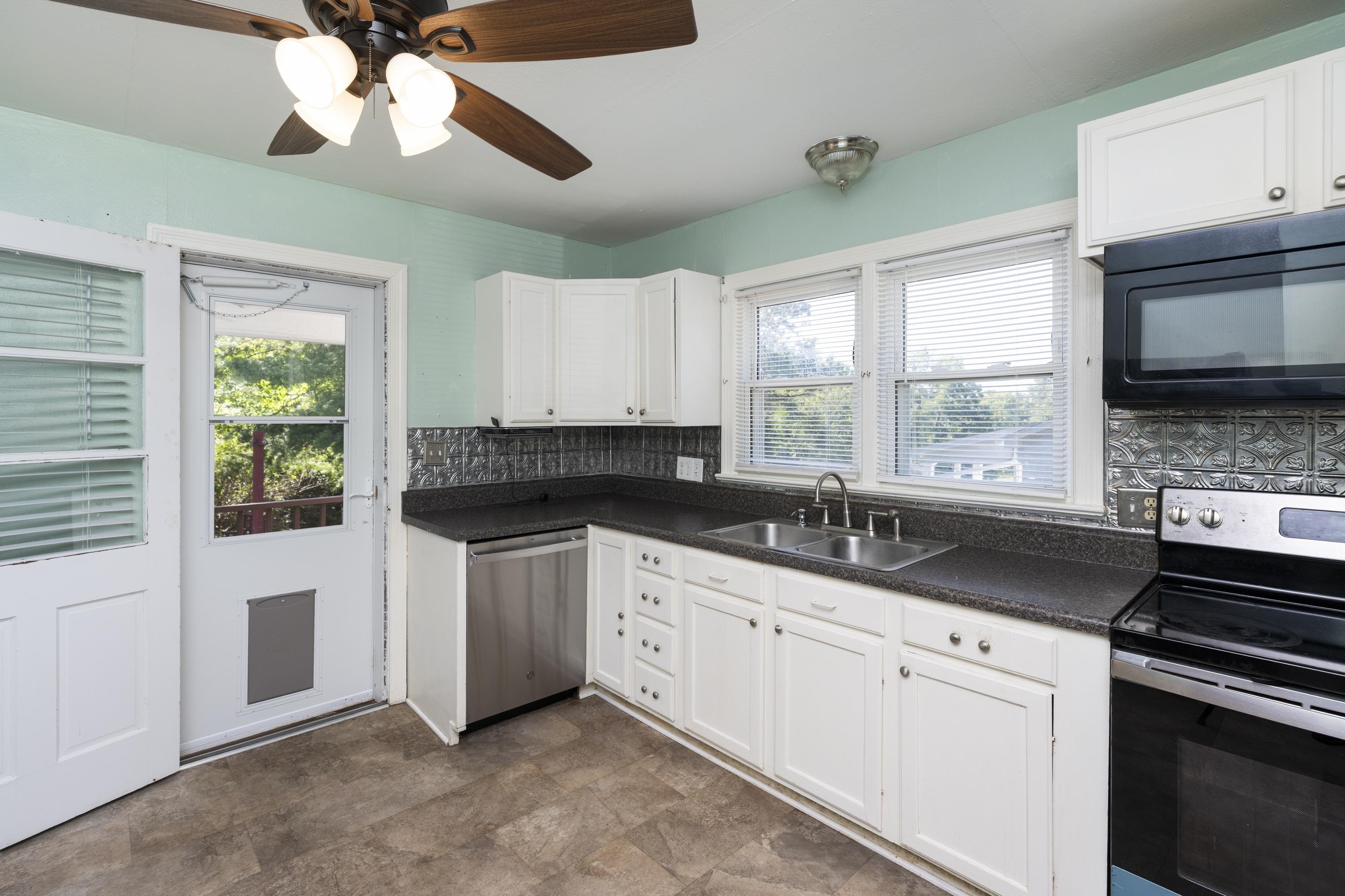 104 BAYLOR ST, STAUNTON, Virginia 24401, 2 Bedrooms Bedrooms, ,1 BathroomBathrooms,Residential,104 BAYLOR ST,681296 MLS # 681296 104 BAYLOR ST, STAUNTON, Virginia 24401, 2 Bedrooms Bedrooms, ,1 BathroomBathrooms,Residential,104 BAYLOR ST,681296 MLS # 681296